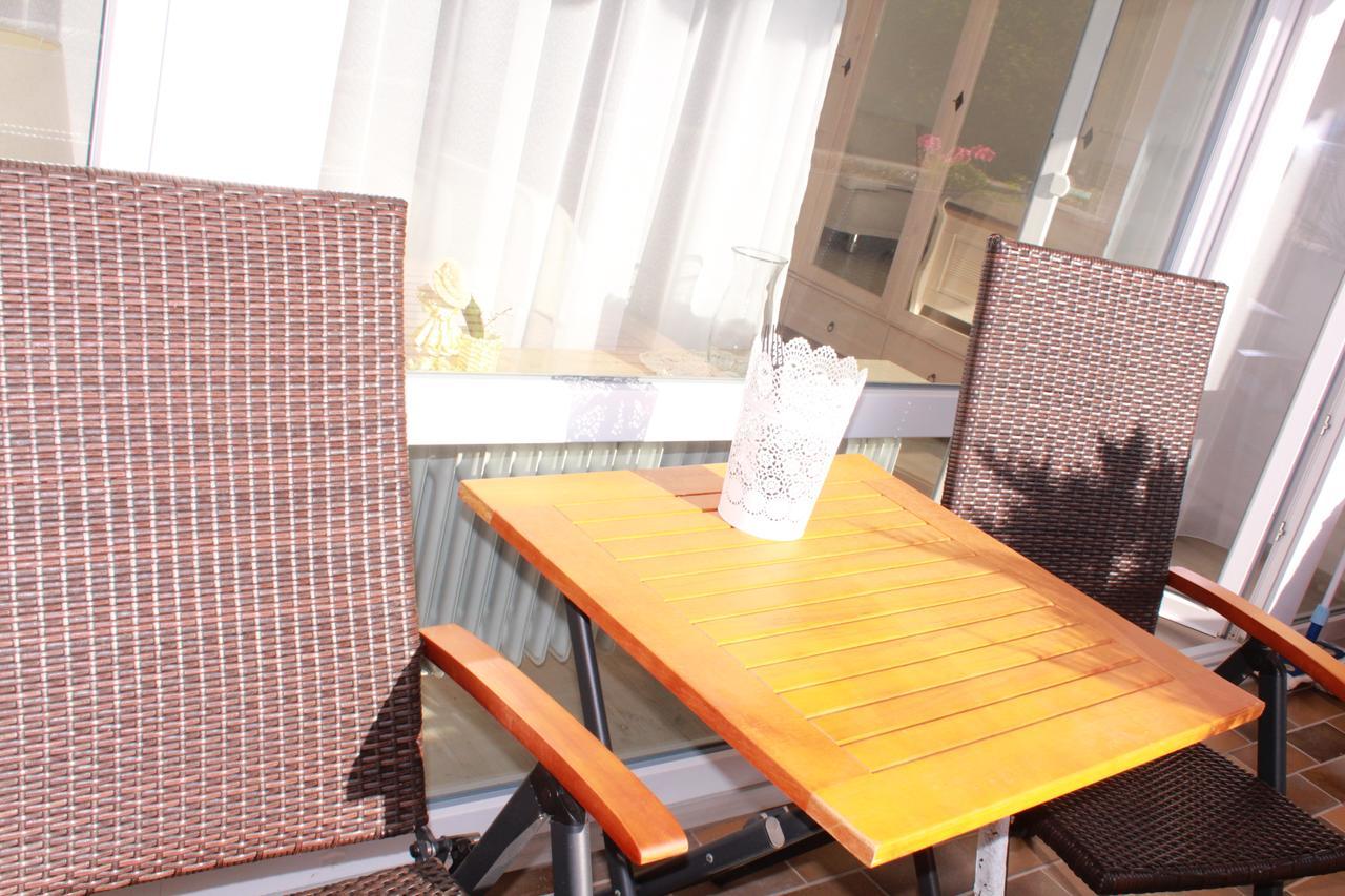 MariaPrimaVera Apartment am Kurpark mit Schwarzwaldblick * * * * Bad Krozingen Bagian luar foto