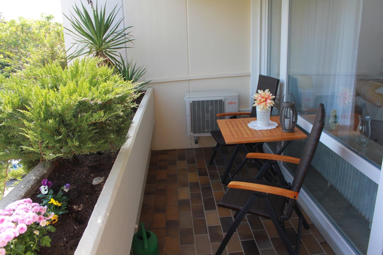 MariaPrimaVera Apartment am Kurpark mit Schwarzwaldblick * * * * Bad Krozingen Bagian luar foto