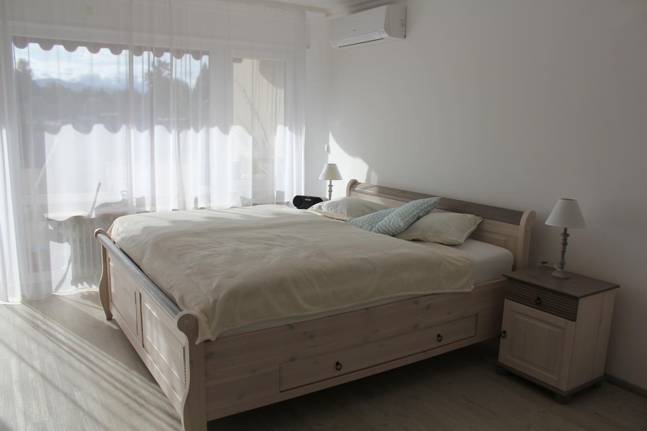 MariaPrimaVera Apartment am Kurpark mit Schwarzwaldblick * * * * Bad Krozingen Bagian luar foto